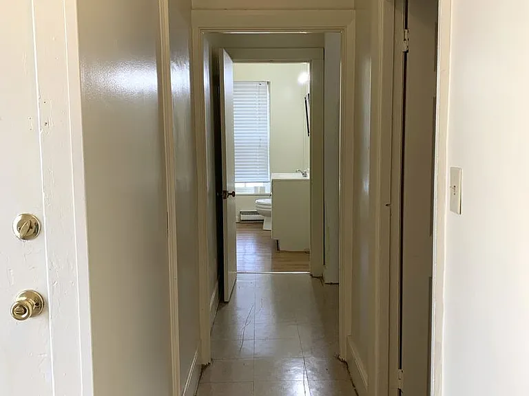 212 E King St — Photo 6