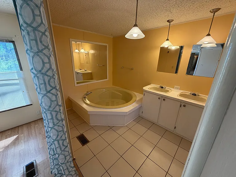 300 Huntsville Ave — Photo 2