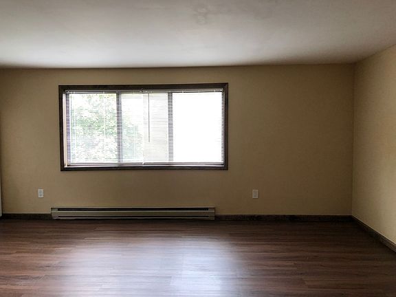 3rd image of 427 E Main St APT D4