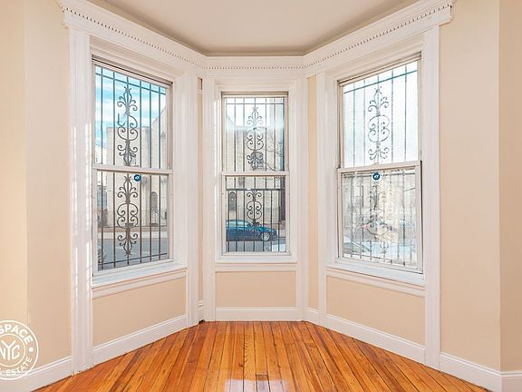 3rd image of 477 Bainbridge St #1