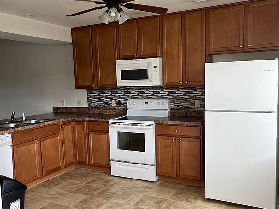 4th image of 422-436 Lantern Ln