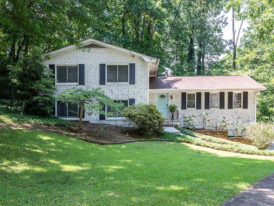 Welcome to 1659 Clairmont Court