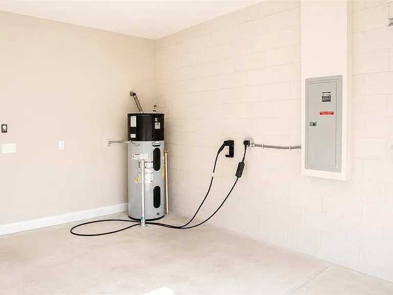 560 Summit River Dr — Photo 35