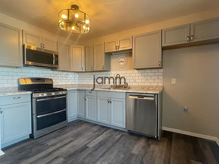 635 Yacavona St — Photo 4