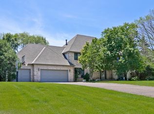 13 Hill Farm Cir, North Oaks, MN 55127