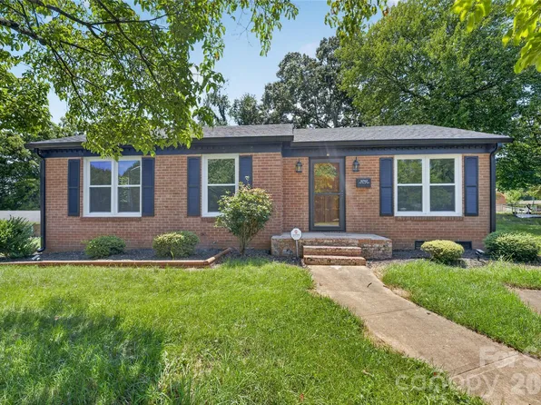 4040 Burnham Ct, Winston Salem, NC 27105