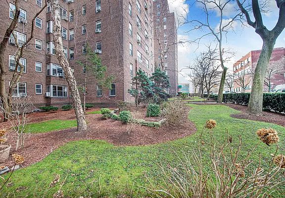 4th image of 500 Grand St #Bgb