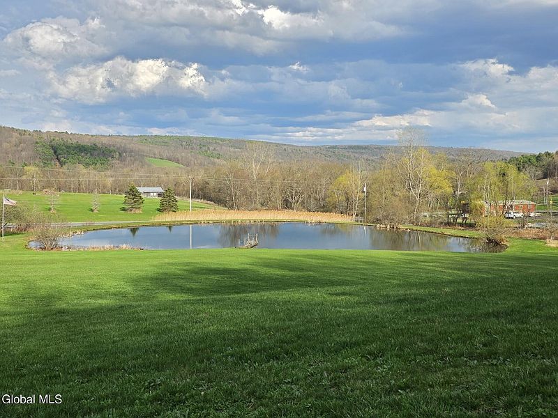 3rd image of 1067 Ravine Road