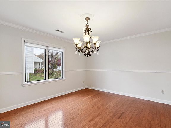 5th image of 174 Greenbriar Ln
