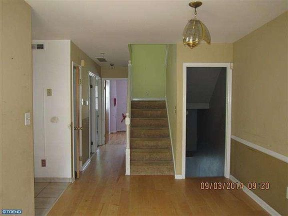 3rd image of 9908 Crestmont Ave