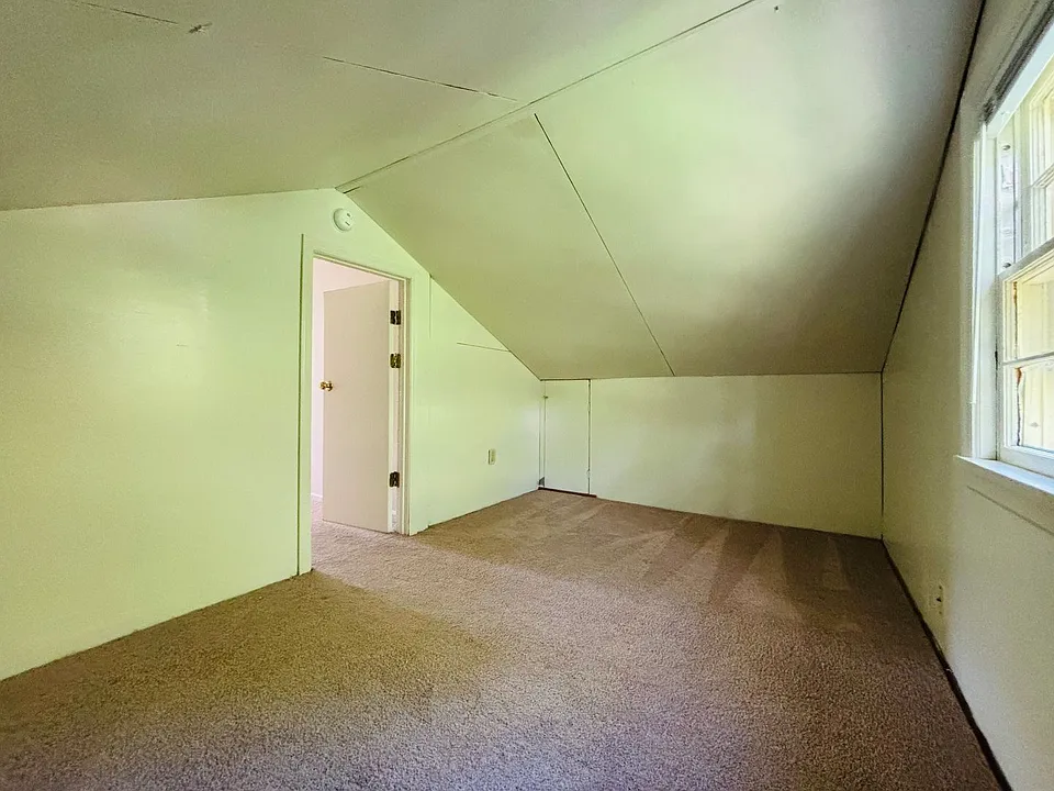 2700 Meadowbrook Dr
