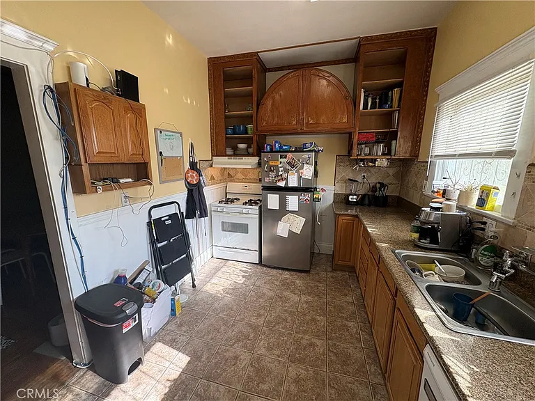 2713 S La Salle Ave — Photo 15