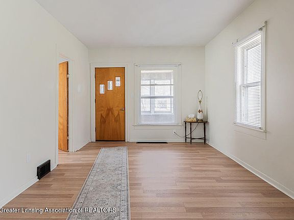 5th image of 2229 Forest Ave