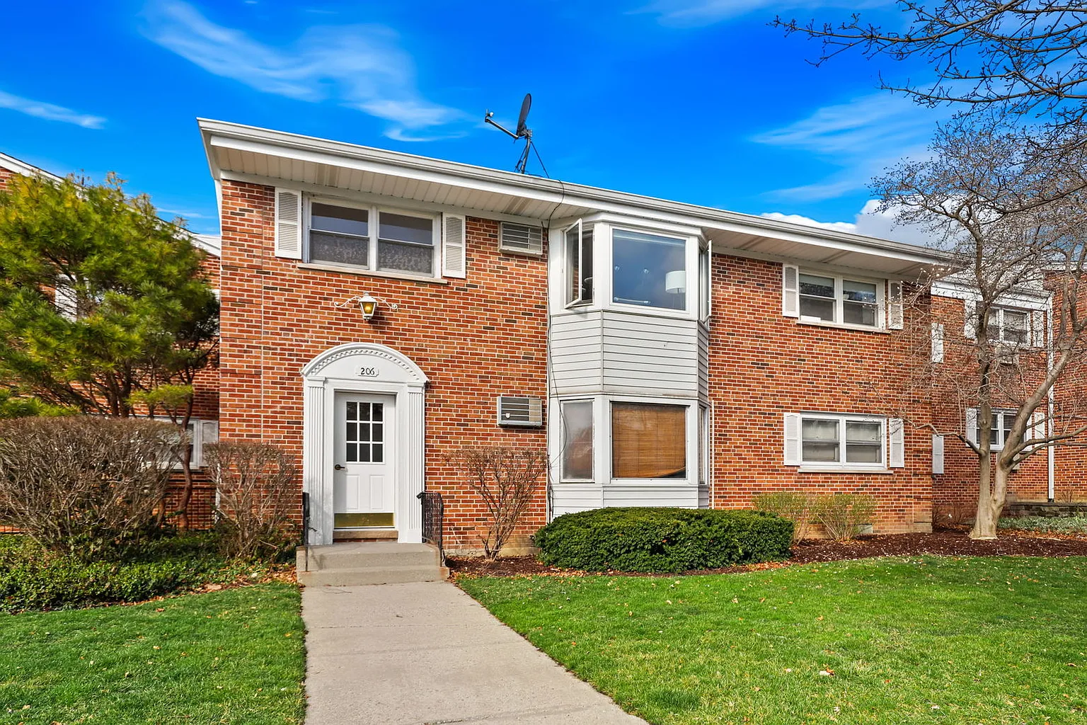 206 N Somerset Ln APT 2E photo 1