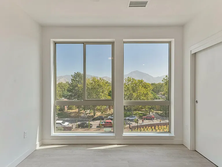 Cottonwood Highland Apartments Bedroom