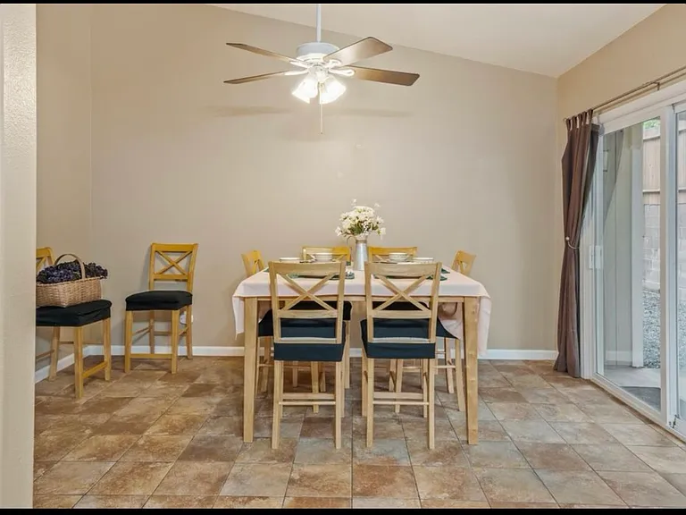 947 Country Ln — Photo 13