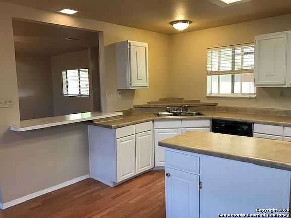 3rd image of 1935 Live Oak Dr