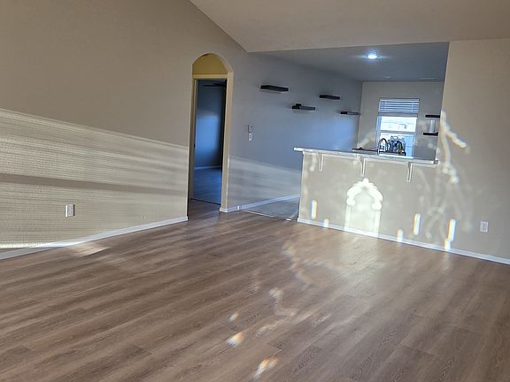 4th image of 856 NW Evans Cir