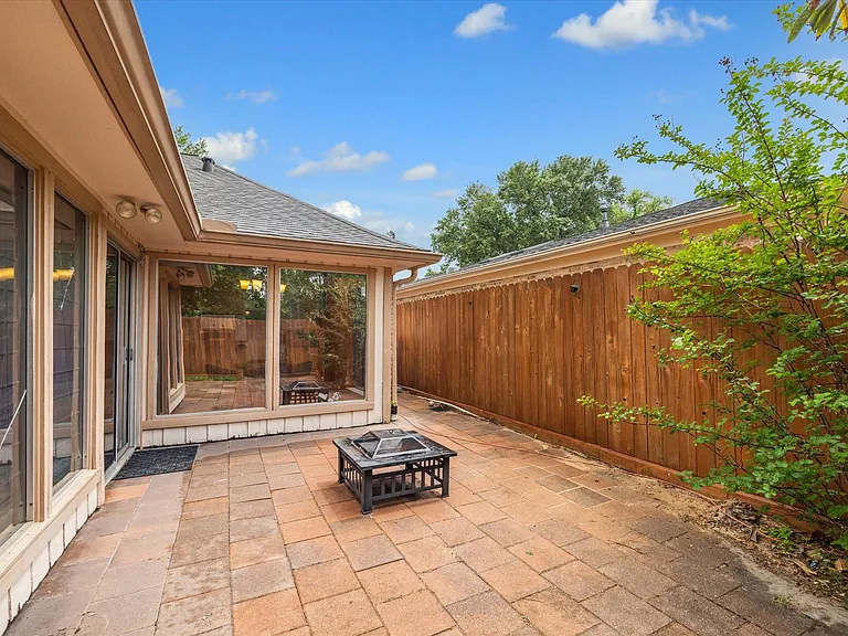 910 Coachlight Dr — Photo 19