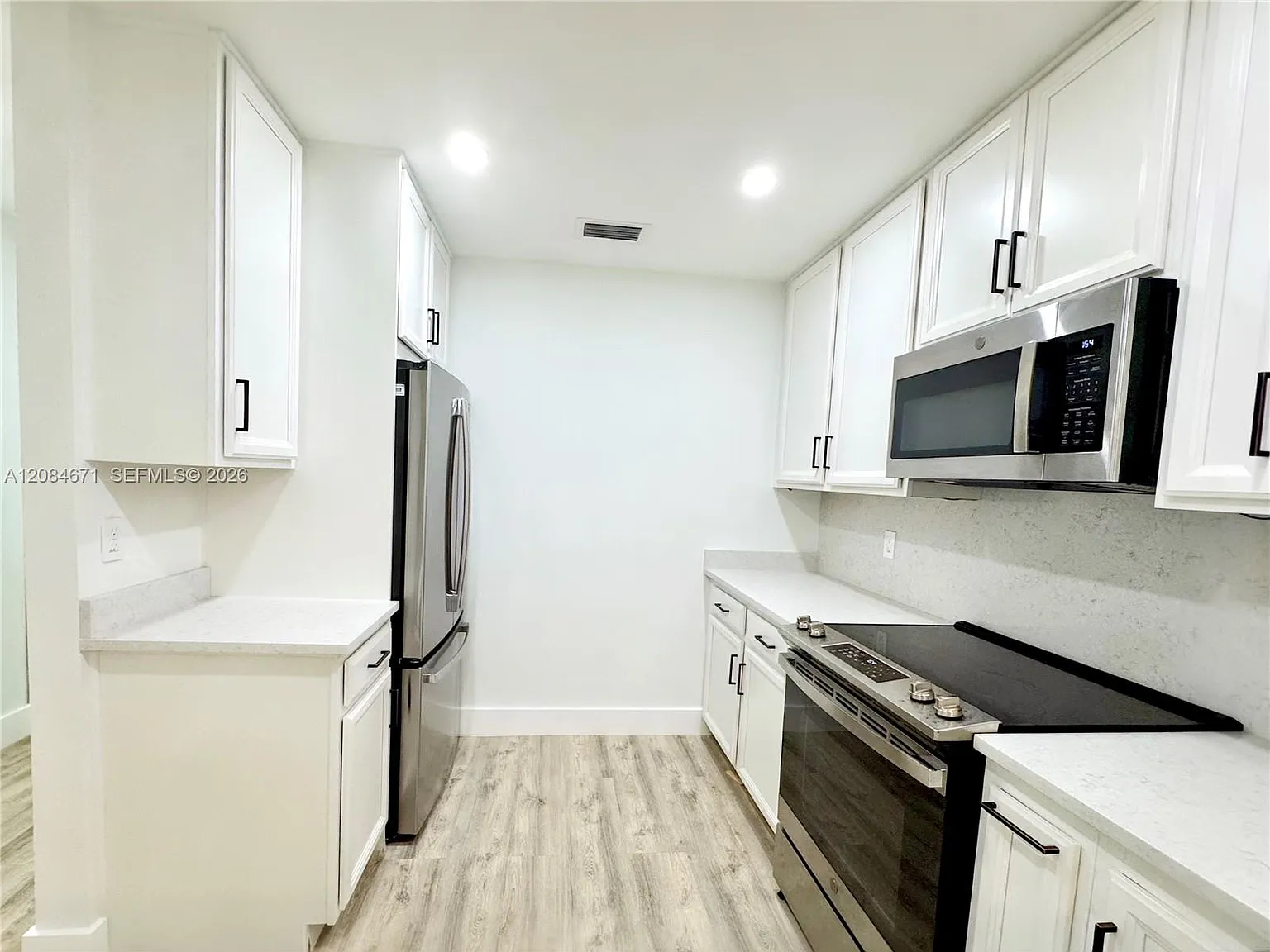 Pine Grove Condo — Photo 2