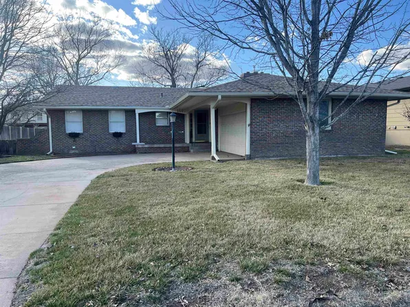 1607 Van Fleet Ln, Great Bend, KS 67530