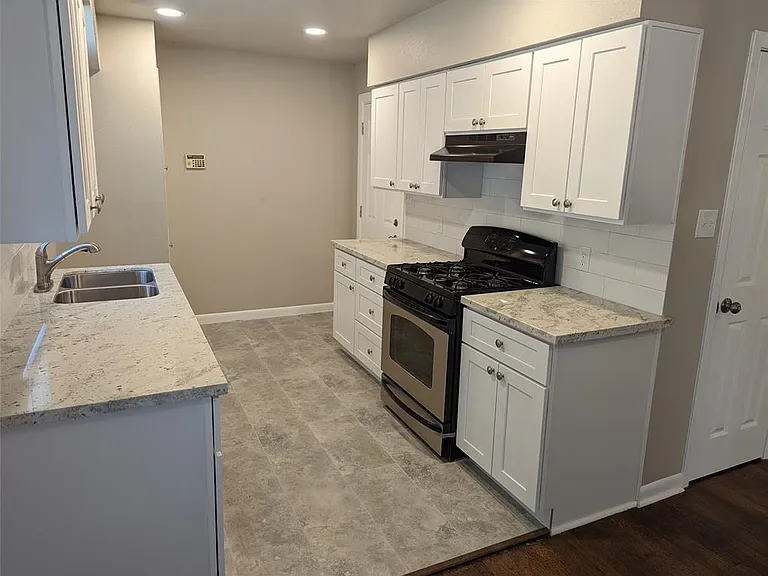 5622 Elmlawn Dr — Photo 4