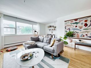 1658 Queen St W Floor 2, Toronto, ON M6R 1B2