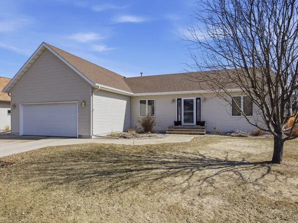 3916 5th St S, Moorhead, MN 56560