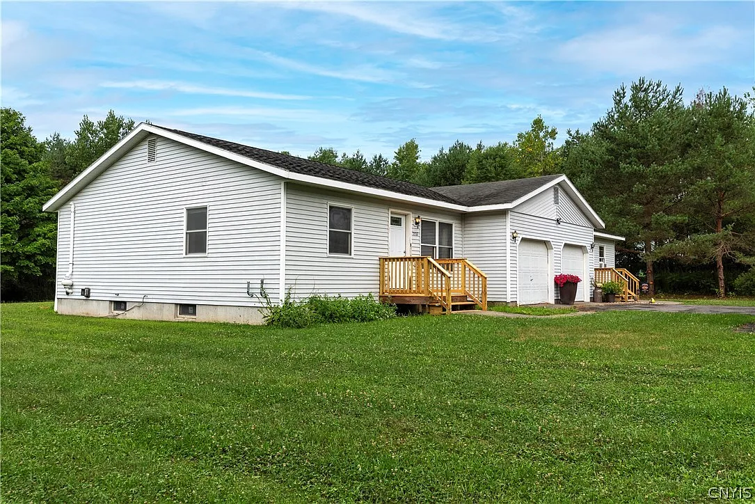 2 bed, 1.0 bath, 1005 sqft, $1,700 — Photo 1