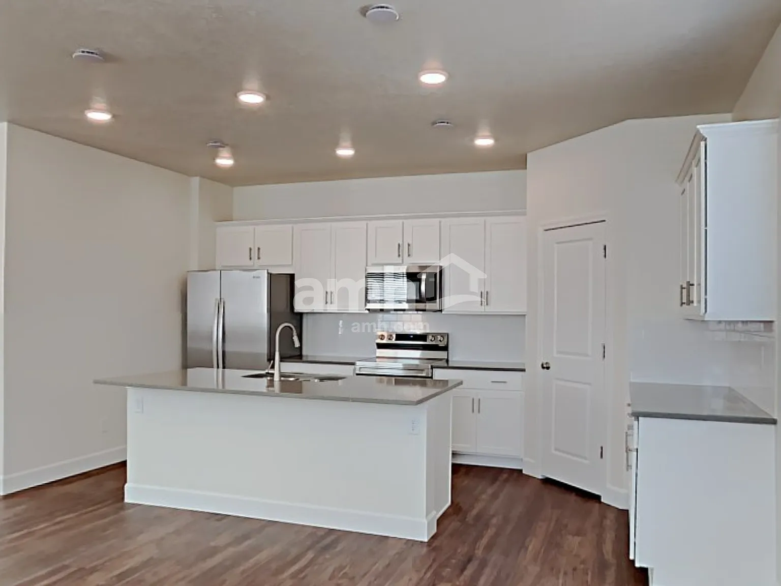 4 bed, 3.5 bath, 2703 sqft, $2,925 — Photo 3