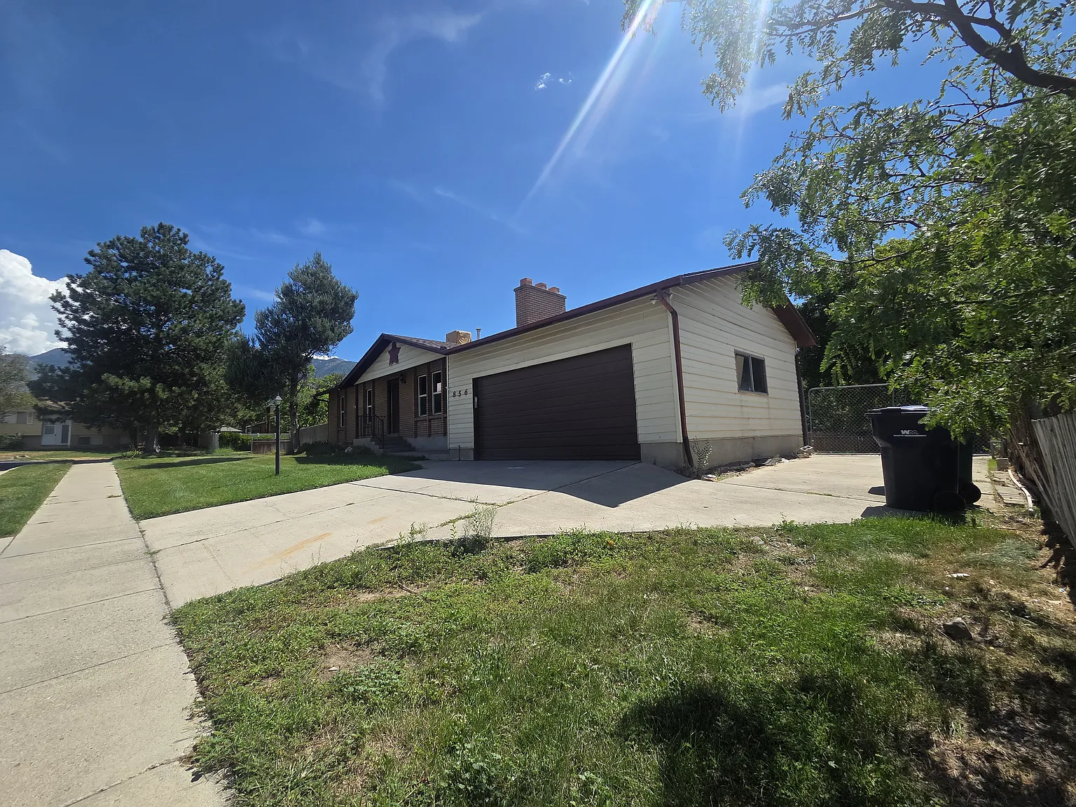 4 bed, 2100 sqft, $2,700 — Photo 2