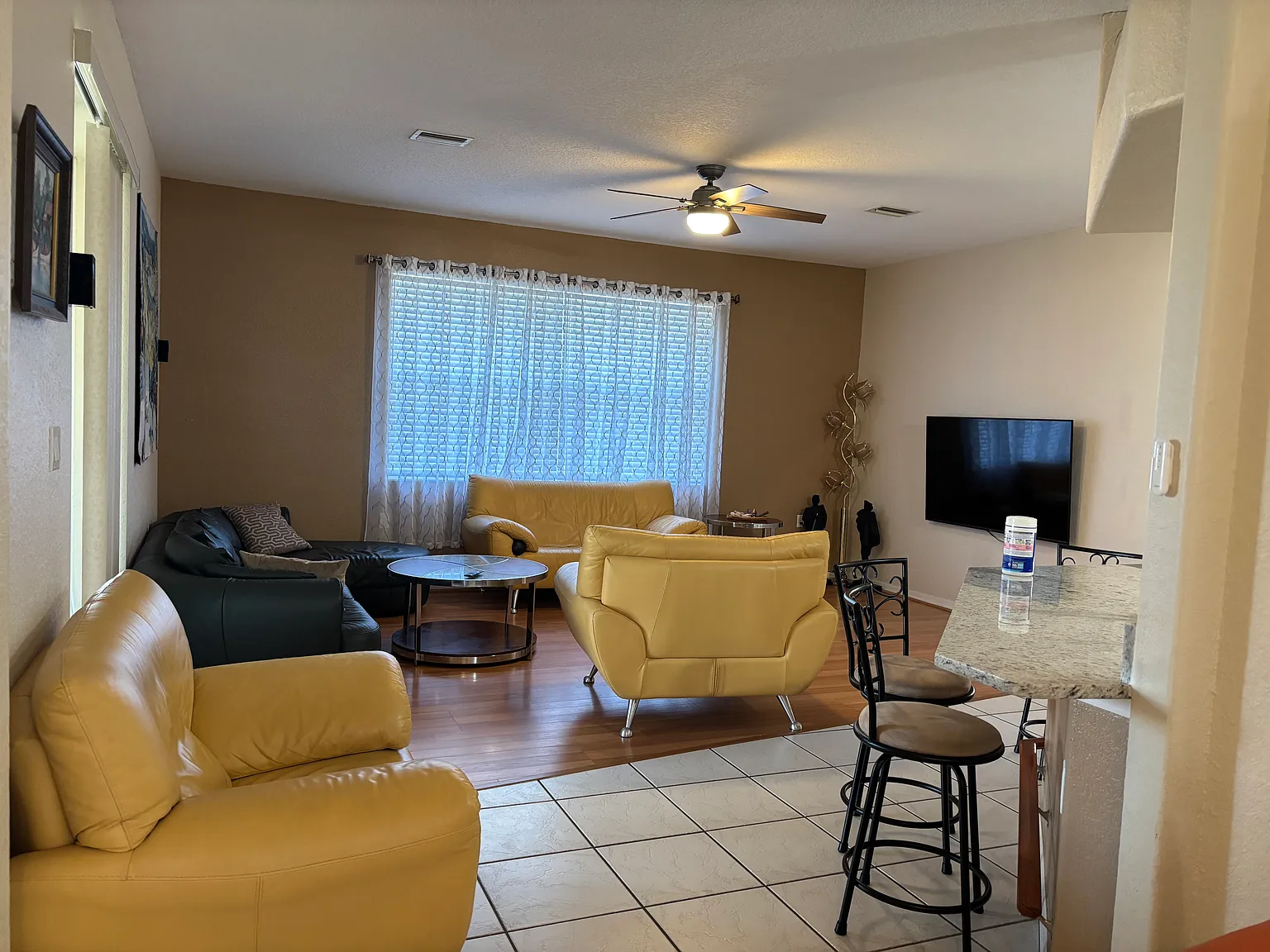 3 bed, 2006 sqft, $3,000 — Photo 3
