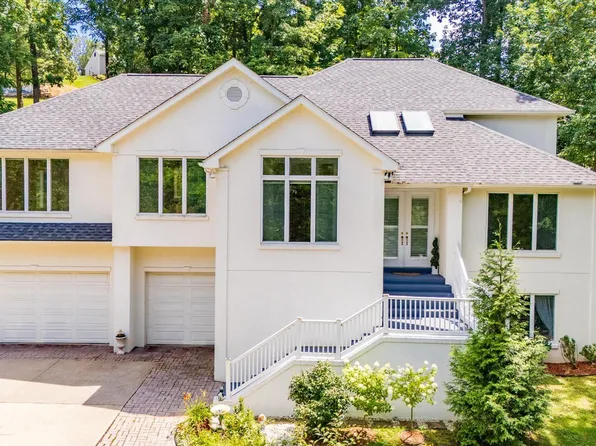 58 Brookside Ln, Morgantown, WV 26505