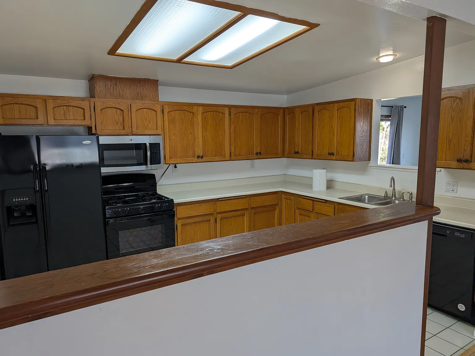 3 bed, 1369 sqft, $3,800 — Photo 3
