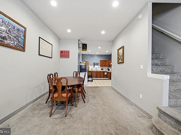 3rd image of 807 Cameron St