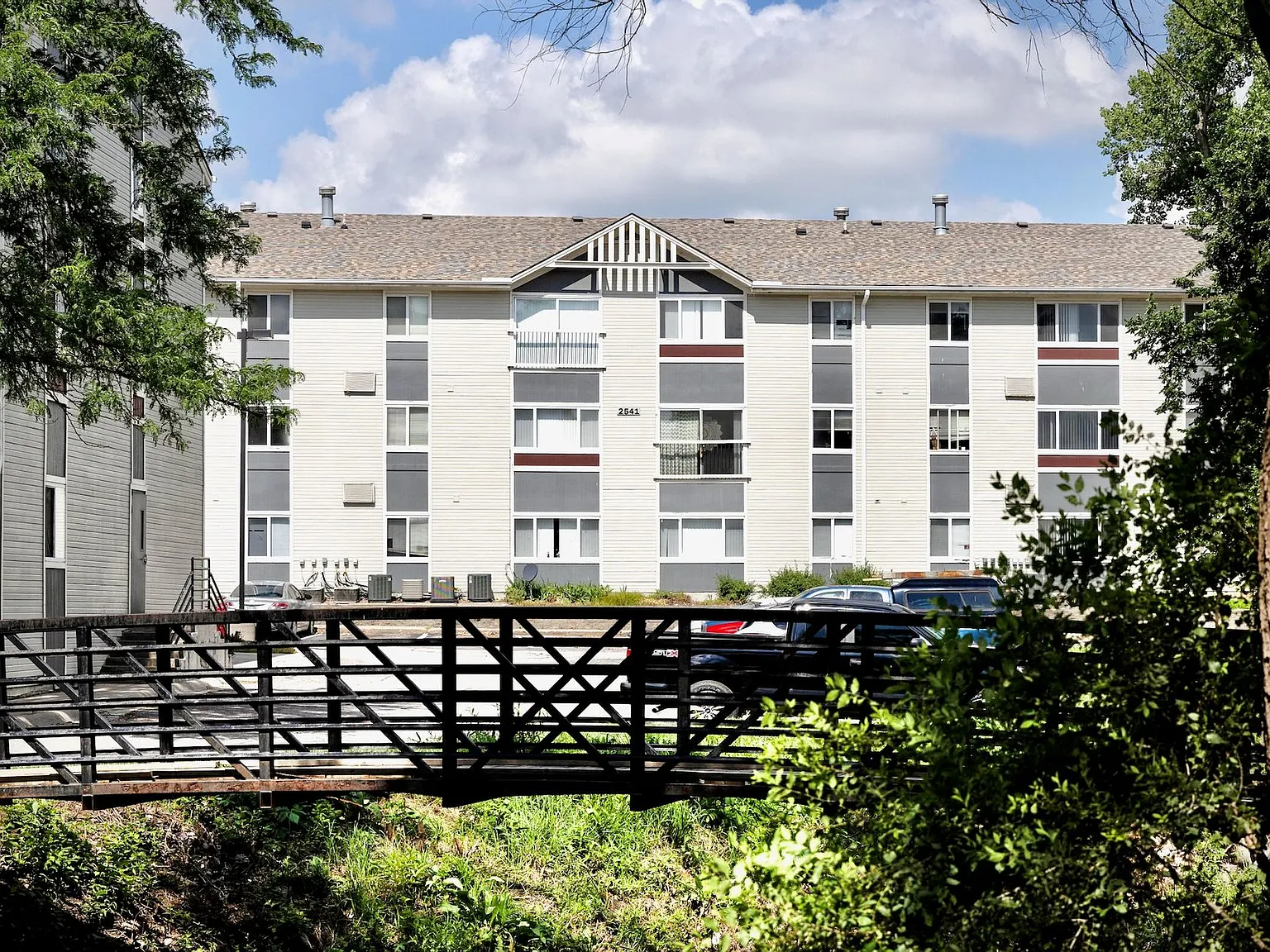 Parkview Apartments — Photo 3