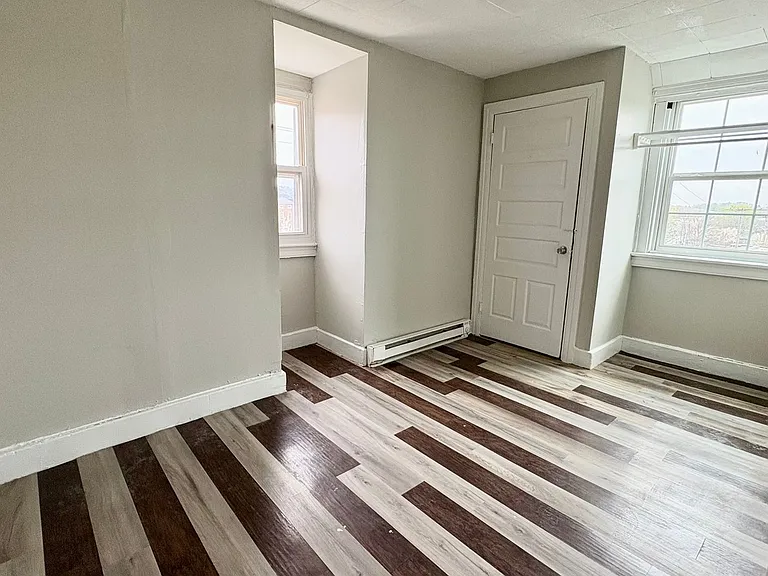 158 S Pershing Ave — Photo 9