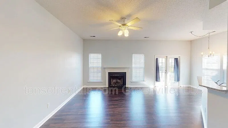 4 bed, 2.0 bath, 1972 sqft, $1,995 — Photo 3