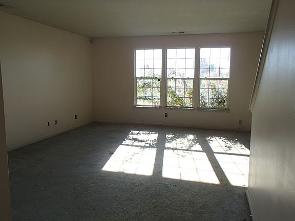 Additional Living Room