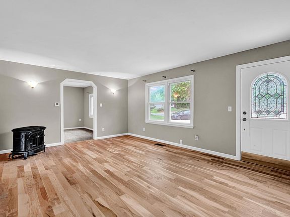 3rd image of 629 Concord Rd