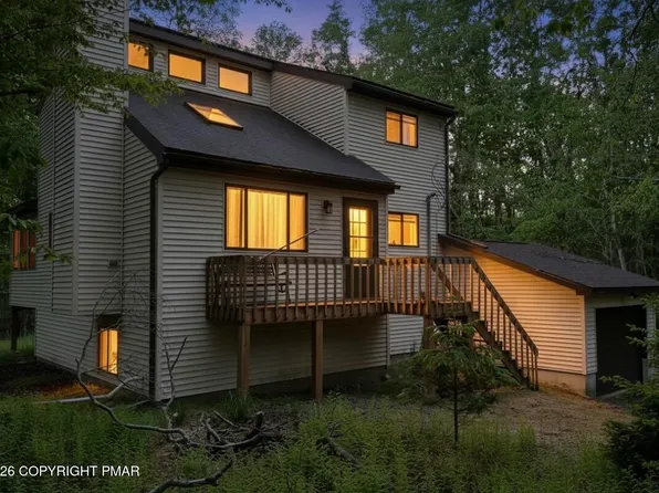 19 Livingston Ln, Gouldsboro, PA 18424
