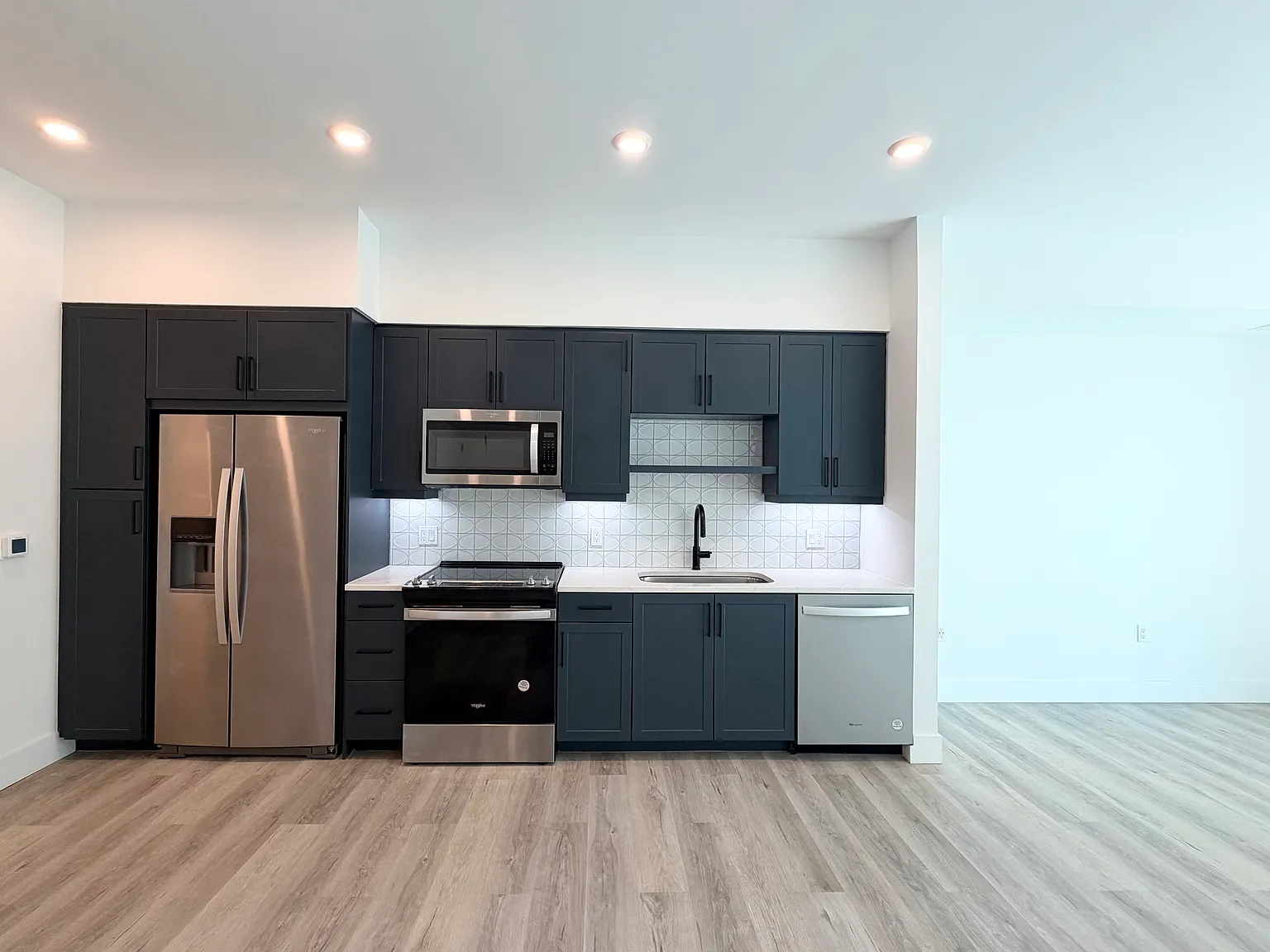 Studio, 514 sqft, $2,011 — Photo 3