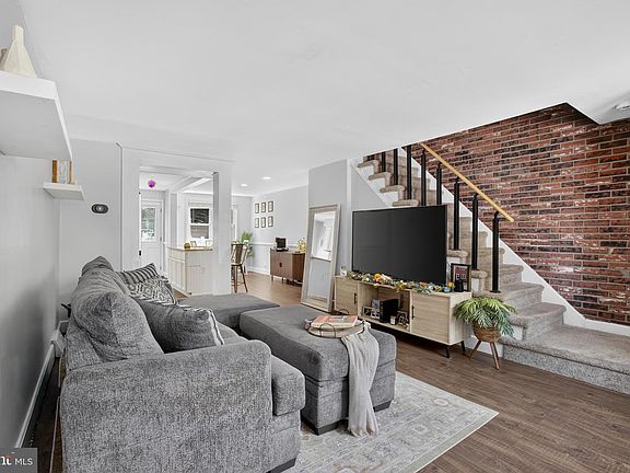 5th image of 367 Conarroe St