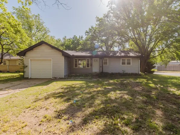 1300 N El Paso Dr, Derby, KS 67037