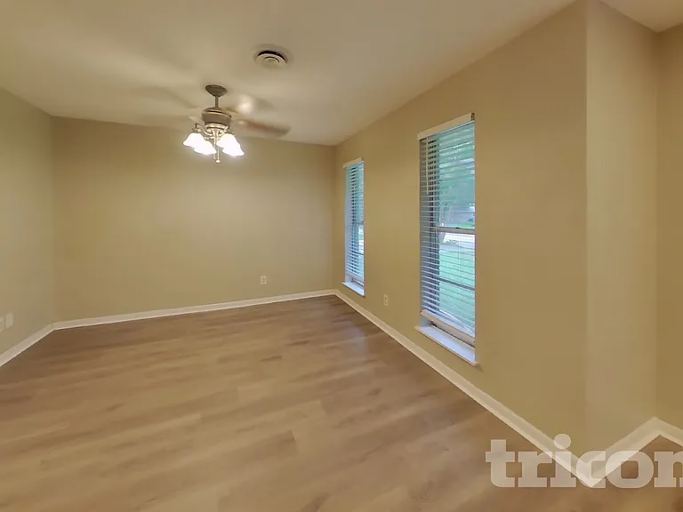 908 Hilton Pl — Photo 5
