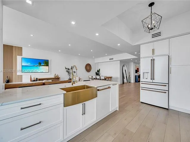 3 bed, 3.5 bath, $9,700 — Photo 2