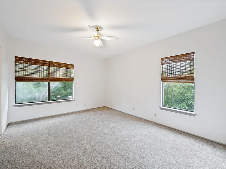 415 Albany St #F — Photo 19