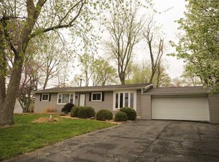 1521 Maple Ln, Ballwin, MO 63011