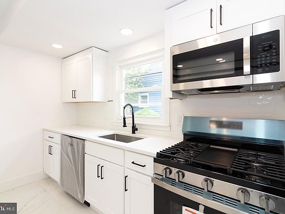 5th image of 6 New Hillcrest Ave