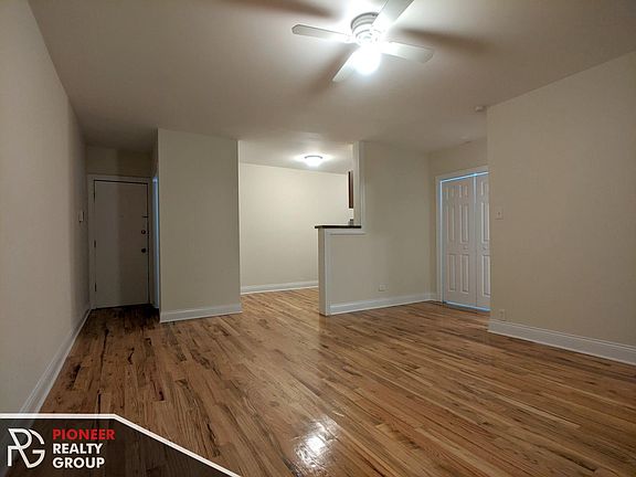 2nd image of 544 W Wellington Ave #212